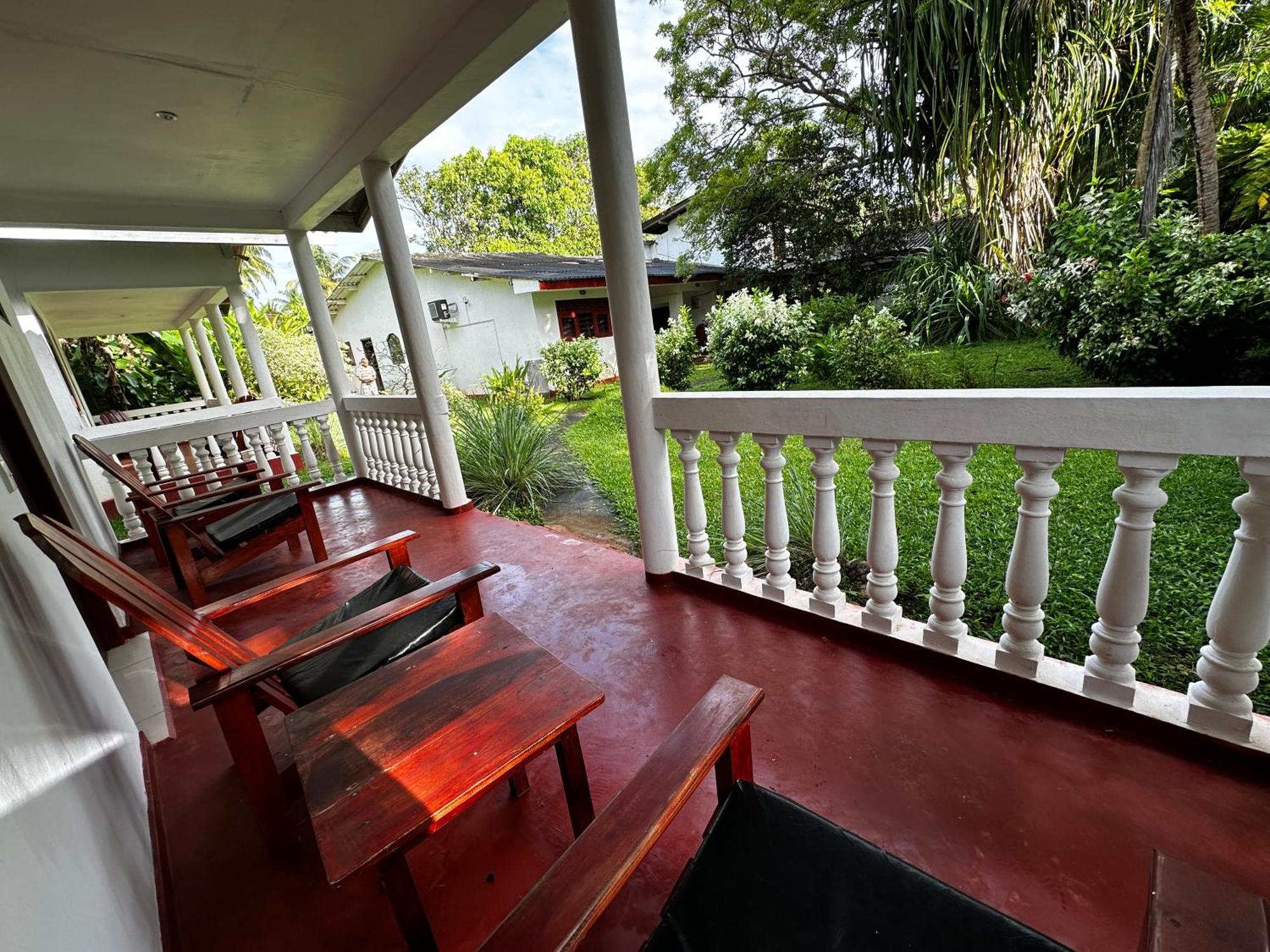 Vidisa Villas Хиккадува Экстерьер фото